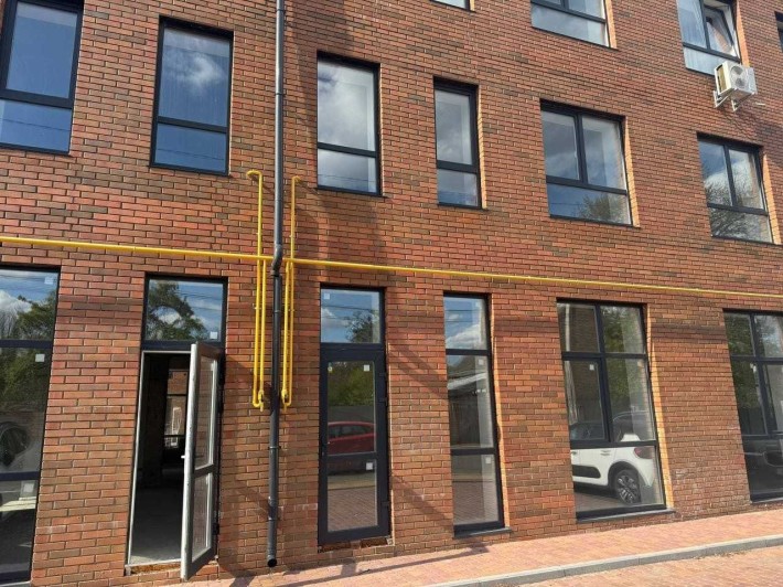 Оренда комерційного приміщення в Центрі Ірпеня! Під Ваш бізнес - фото 1