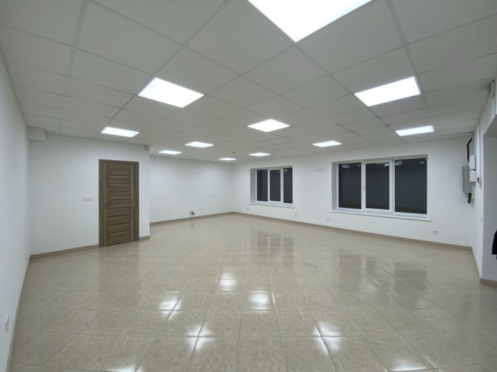 Комерційне приміщення в оренду по вул. Карпатська, 17А - фото 1