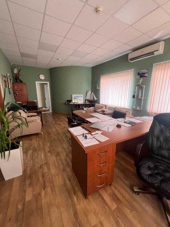 Оренда офісу в центрі міста. Є власна кухня. Ціна з комунальними. - фото 1