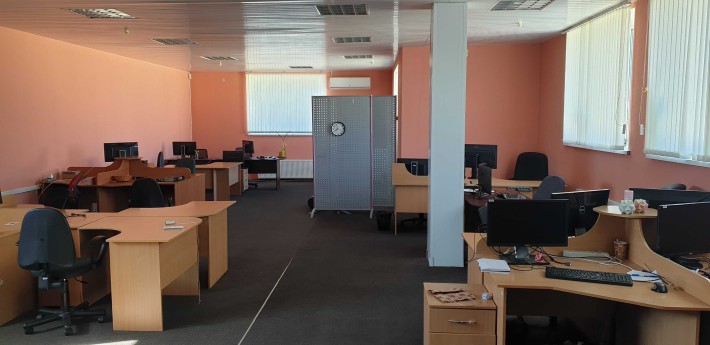 Оренда  60, 120, 220м2 під офіс по вул. Сінна, 49 - фото 1