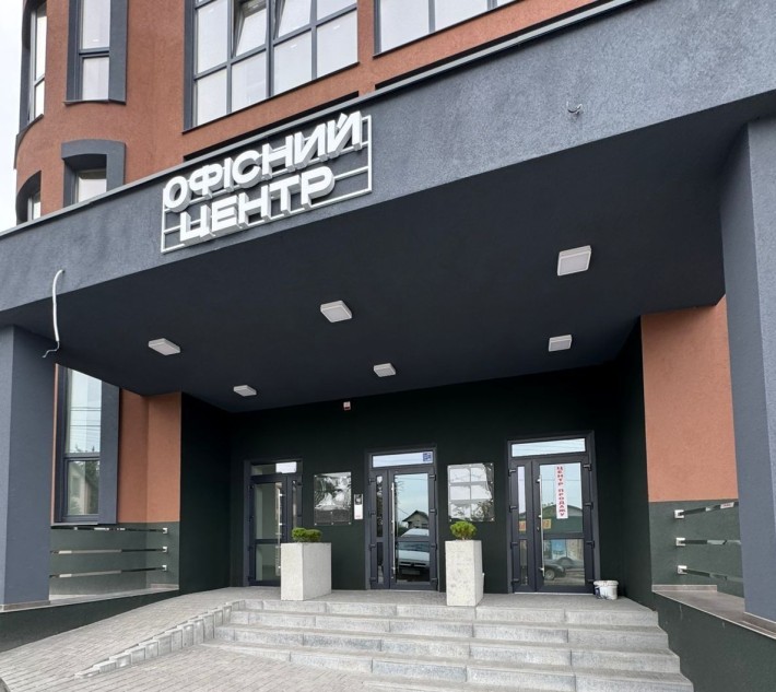 Оренда фасадних комерц. приміщень, стильних офісів, від 25 до 486,7м² - фото 1