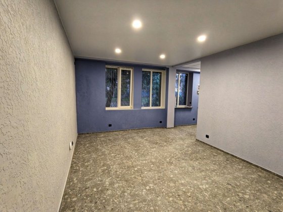 Фасадне приміщення 33 м2 Карачуни-МШ Кривой Рог