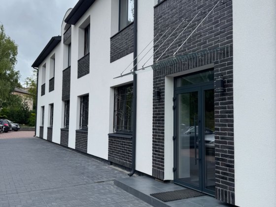 Кабінет 27,6 м² | 1 поверх | Район Істанбулу | Комунальні включені Ровно