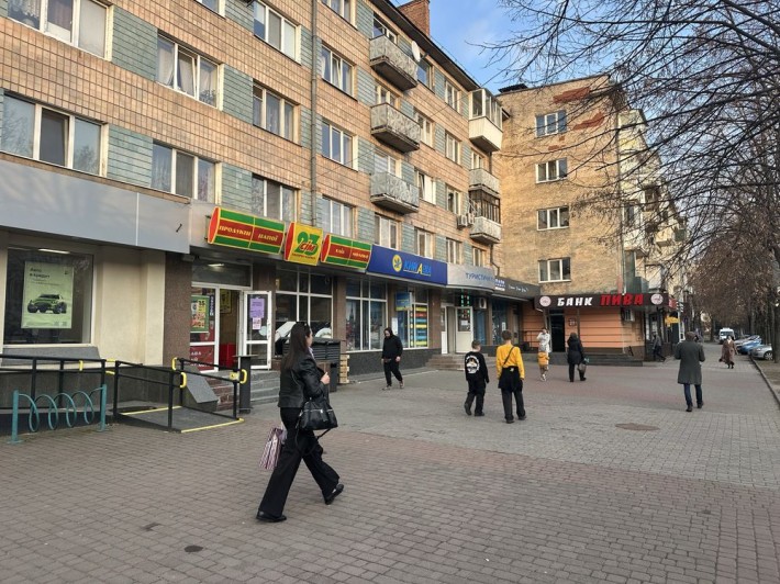 Суборенда 35 кв м на просп. Миру (спільний вхід) - фото 1