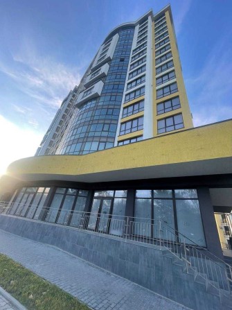 ОРЕНДА ФАСАДНЕ Комерційне приміщення по вул. Незалежності  ЖК Листопад - фото 1