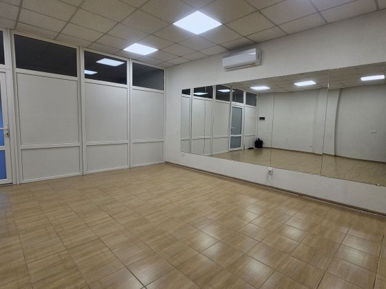 Зал в суборенду 40кв.м Ровно