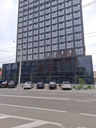 Сдам в оренду фасадне, торгове приміщення в центрі 300м2. - фото 1