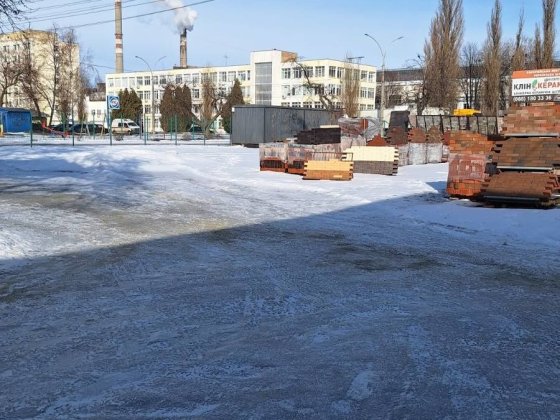 Здам в оренду Майданчик-Площадка, Приміщення з Рампою,Бокс, Кіоски Суми