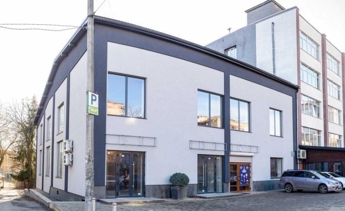 Оренда  комерційного приміщення в центральній частині міста - фото 1