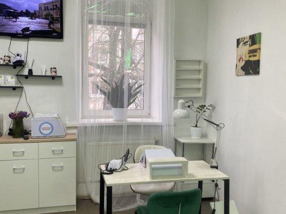 Оренда робочого місця майстра манікюру педикюру Полтава