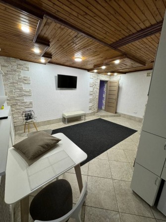 Офісне приміщення в центрі міста. Перший поверх 41 м.кв. - фото 1