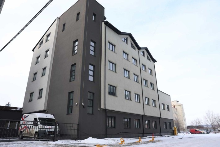 Оренда офісного приміщення 327 кв.Івано-Франківськ, Велес,від власника - фото 1