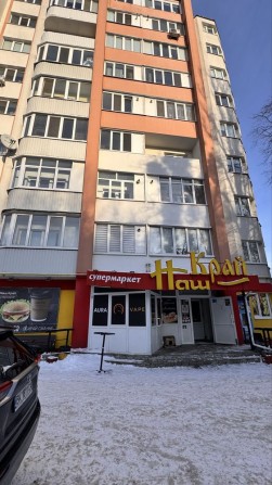 Оренда приміщення 6 кв м при вході в супермаркет Наш Край. - фото 1