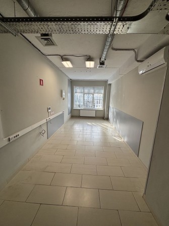 Приміщення в офісному центрі 18м2 - фото 1