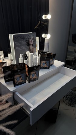 Робоче місце для бровіста / візажиста/ нарощування волосся - фото 1