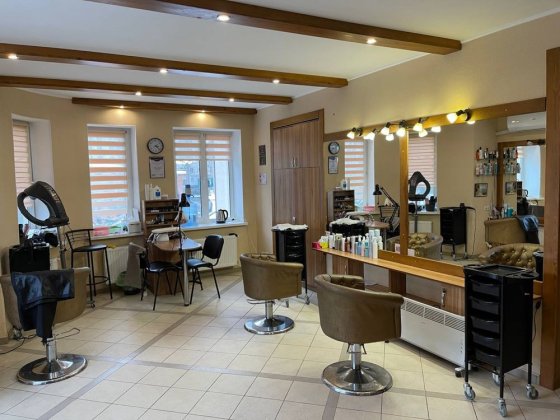 Сдаються в оренду облаштовані місця для перукарів та майстра манікюра Сумы