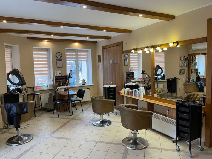 Сдаються в оренду облаштовані місця для перукарів та майстра манікюра - фото 1