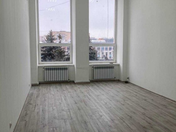 ЦЕНТР 31м2 Здам ОФІС з Ремонтом ПАНОРАМНИМ виглядом на М. Незалежності Ровно