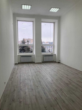 ЦЕНТР 31м2 Здам ОФІС з Ремонтом ПАНОРАМНИМ виглядом на М. Незалежності - фото 1