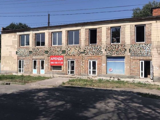 Окрема будівля. Територія з виходом до річки. Має укриття. Оренда. Полтава