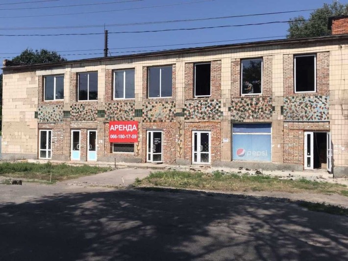 Окрема будівля. Територія з виходом до річки. Має укриття. Оренда. - фото 1