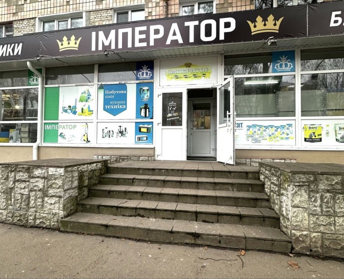 Оренда  фасадного приміщення по вул. Князя Романа - фото 1