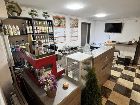 Здається приміщення прохідне Чернівці