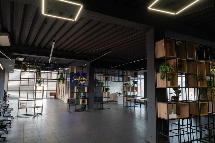 Здається в оренду приміщення 480 м.кв. вул. Івана Чендея, Ужгород - фото 1