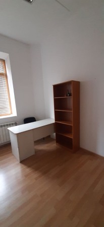 Оренда офісу кабінету на 2 поверсі, в центрі міста - фото 1