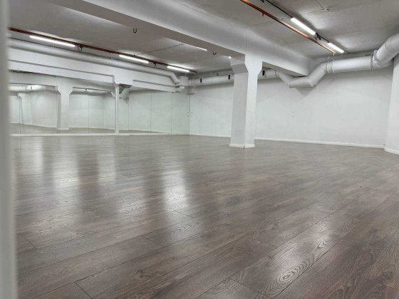 Здається в оренду офіс - студія в центрі Рівного ТЦ «ЦУМ» Ровно