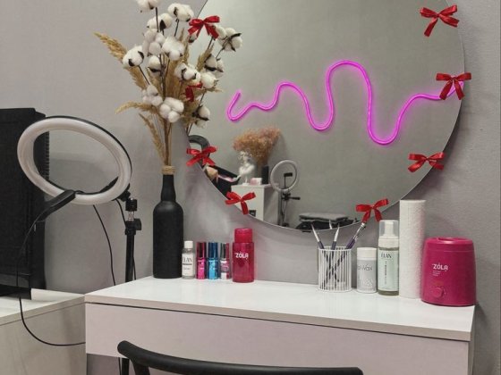 Робоче місце біля ТЦ «Майдан» для мастра бровіста/візажиста Черновцы