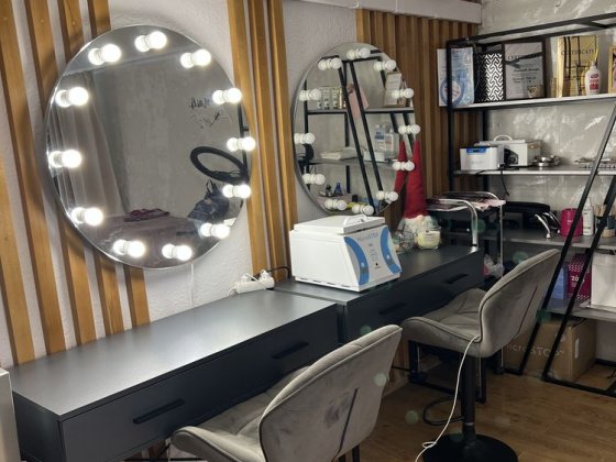 Здається 2 робочих місця по хорошій ціні та є ще місце для манікюру Чернівці