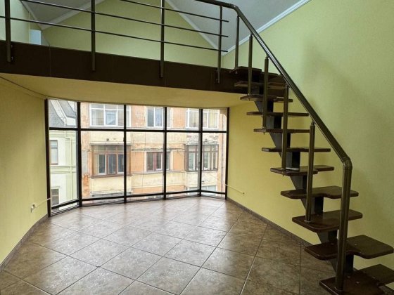 Дворівневий офіс в центрі Чернівці