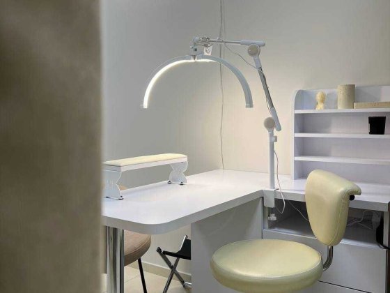 оренда робочого місця для майстра манікюру,педикюру,бровист-візажист Ужгород