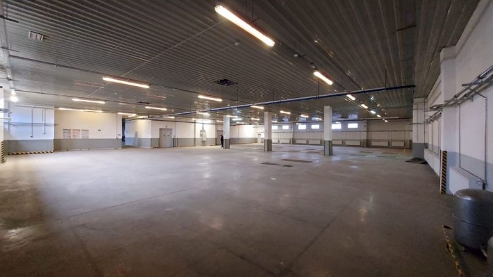 Оренда виробничого комплексу 5500м2 висотою від 5м до 7м  в Чернівцях - фото 1