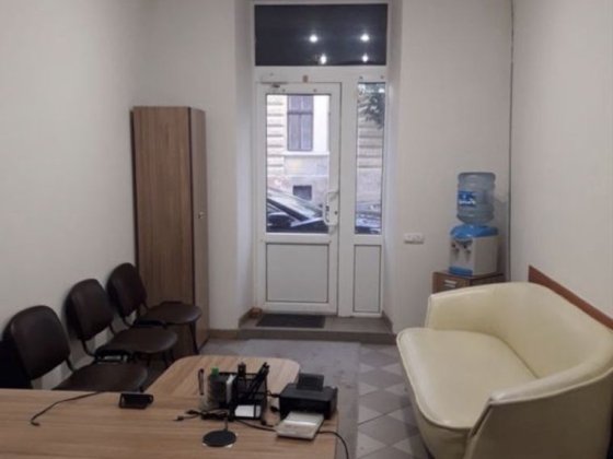 Оренда офіс , магазин пл.Турецька Чернівці