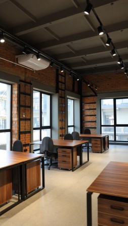 Оренда офісів 100-700м2 у новому бізнес-центрі в Ужгороді - фото 1