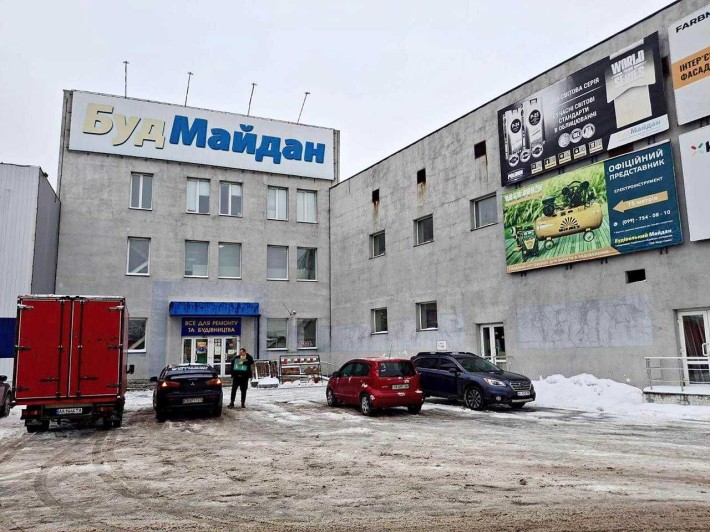 Оренда торгово-офісних приміщень площею 1400 м2 в р-ні вул. Ріпкінська - фото 1