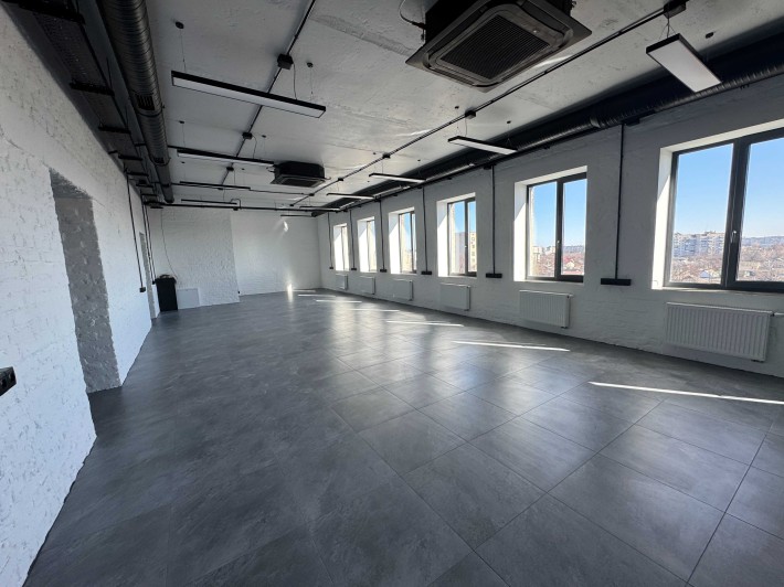 Сучасний офіс в центральній частині міста - фото 1