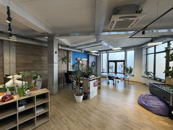 Здається прим під  магазин або офісну діяльність Чернівці