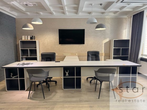 Здам стильний офіс 34 м2 з ремонтом і меблями