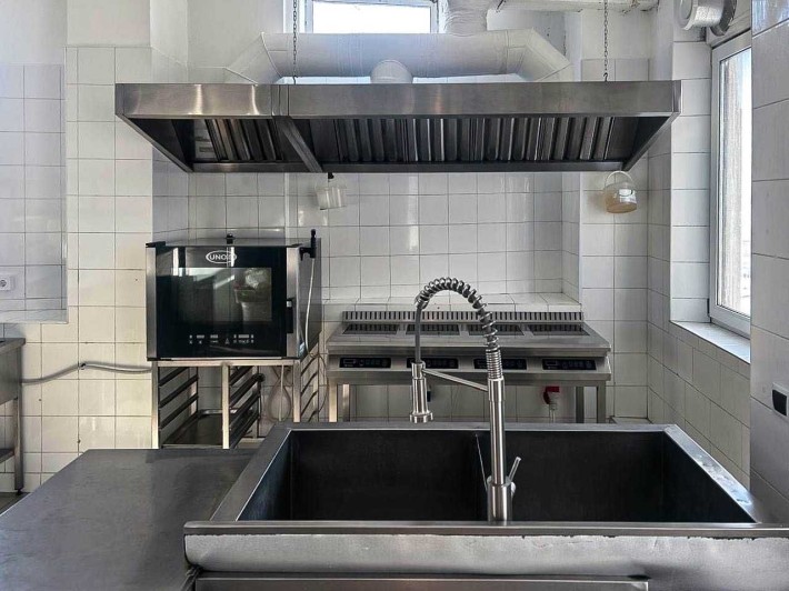 Оренда обладнаною кухні, вул. Ревуцького, С.М. "Харківська", 60 м2. - фото 1