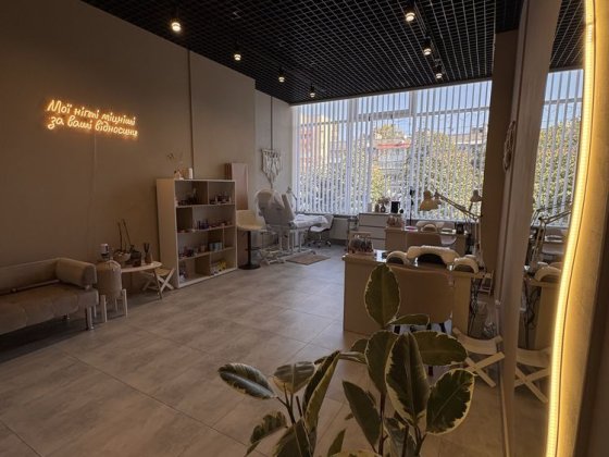 ТЦ Куб Оренда робочого місця для майстра манікюру та педикюру Чернівці