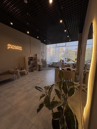 ТЦ Куб Оренда робочого місця для майстра манікюру та педикюру - фото 1