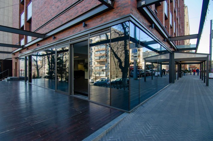 Фасадне торговое приміщення, на перетині Саксаганського/Володимірської - фото 1