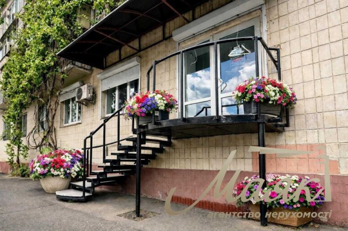ОРЕНДА фасадного приміщення 46 м², м. Либідська, Малевича 111 - фото 1