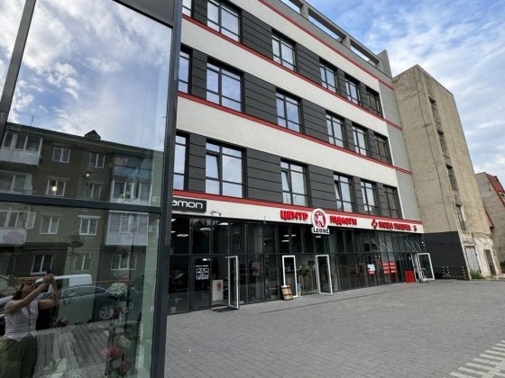 Оренда 100м² комерційного приміщення БЦ Толока вулиця Ясська Чернівці