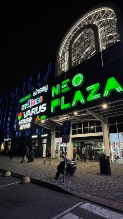 Здається торговий бутік, магазин 36,1 кв.м у ТРЦ NEOPLAZA (Марії Кюрі) - фото 1