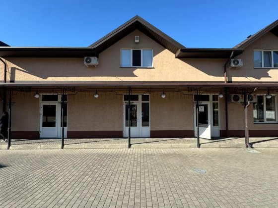 Офіс,фасадний вхід Чернівці