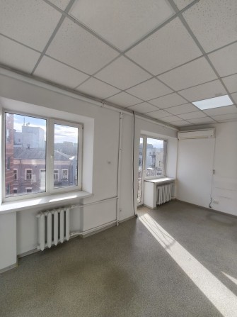 Оренда кабінетів  22, 20 та 14 м кв, ремонт, кондиціонер, центр міста - фото 1